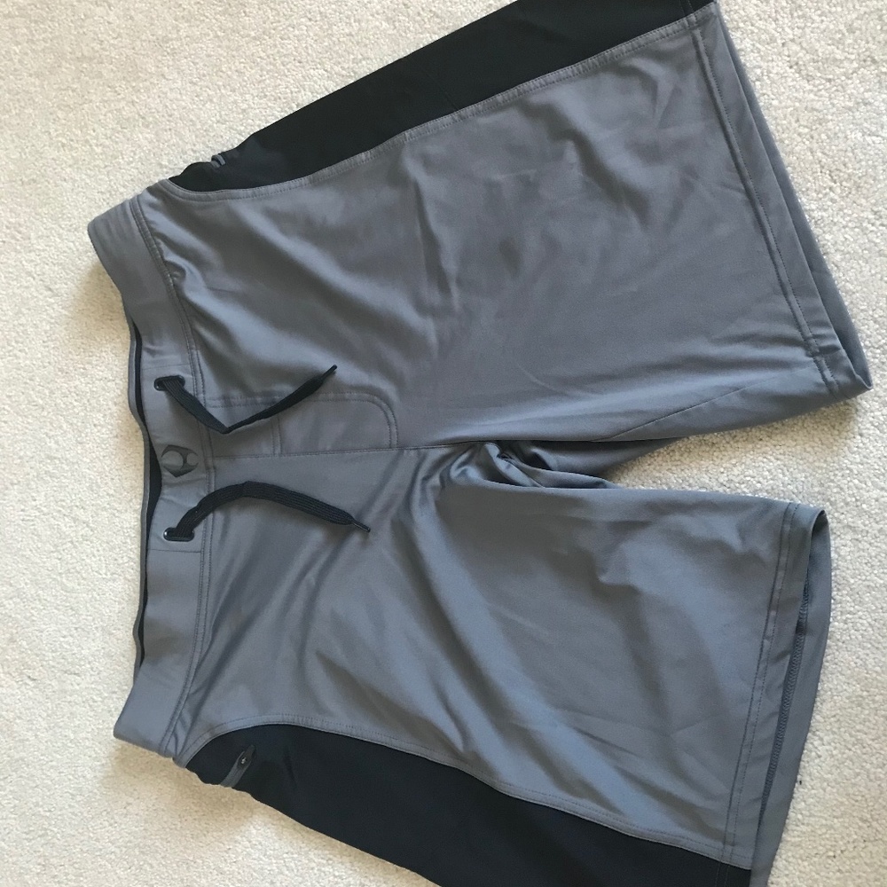 Hylete Helix above knee workout shorts